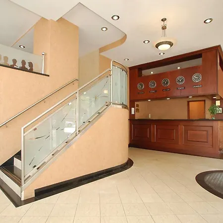 Red Lion Inn & Suites Long Island City-3